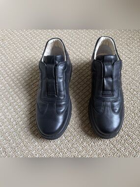 Women leather in/out shoes, adjustable top.